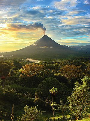 volcano in Costa Rica near Los Suenos